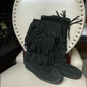 Very good condition, Women’s Minnetonka ankle boots.